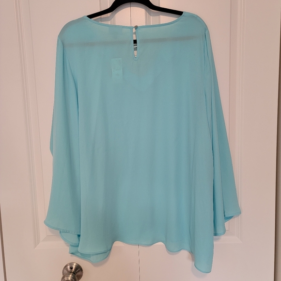 NWT Plus Size AVENUE Turquois Blouse with Metal Detail at Neck - Size 18/20 - Picture 3 of 7